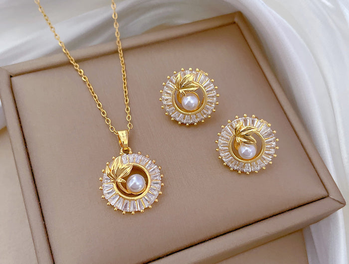 <h1>A Statement Jewelry Is A Must</h1>