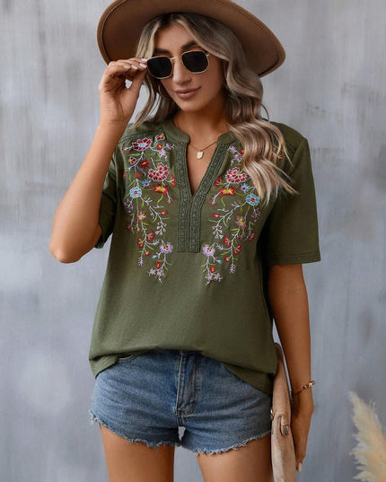 Floral Embroidery Lace-Collar Blouse